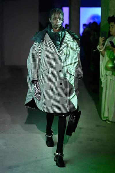 Look 18